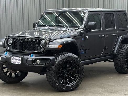 Used 2024 Jeep Wrangler Unlimited AWD/4WD image 1