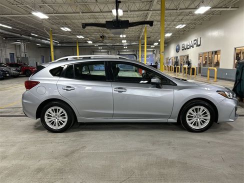 Used 2017 Subaru Impreza 2.0i Premium image 9