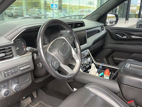 Used 2021 GMC Yukon XL Denali w/ Denali Premium Package AWD/4WD image 8
