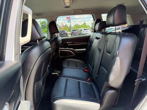 Used 2023 Kia Telluride LX FWD image 17