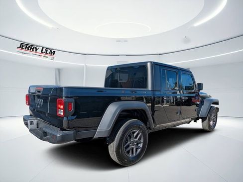 New 2025 Jeep Gladiator Sport image 3