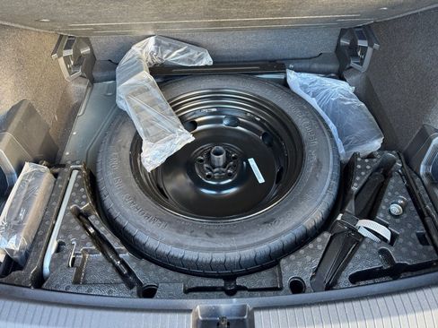 Used 2022 Volkswagen Tiguan SE image 17