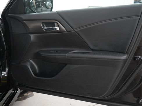 Used 2016 Honda Accord Sport image 9
