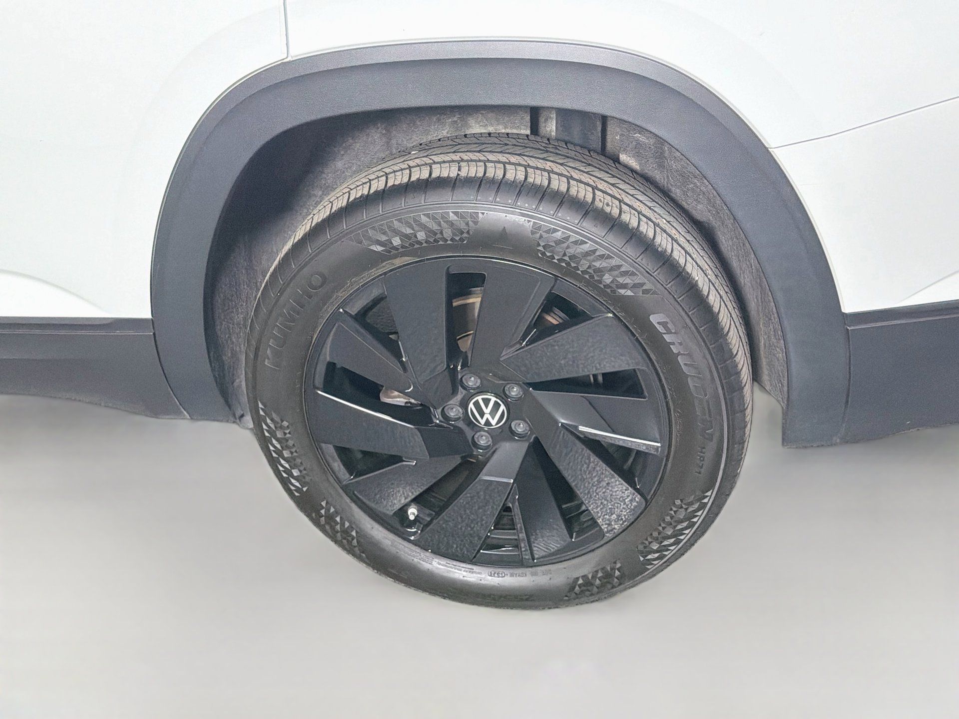 Used 2024 Volkswagen Atlas SE w/ Black Wheel Package FWD image 30