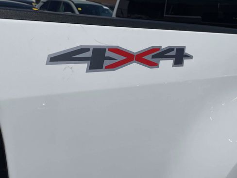 Used 2022 Chevrolet Colorado LT w/ LT Convenience Package AWD/4WD image 8