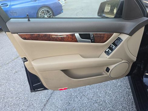 Used 2011 Mercedes-Benz C 300 4MATIC Sedan image 8