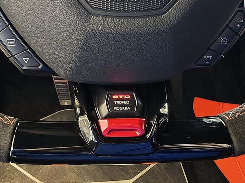 Used 2023 Lamborghini Huracan STO image 29