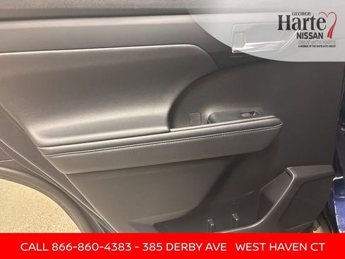 Used 2021 Toyota Highlander XLE image 25