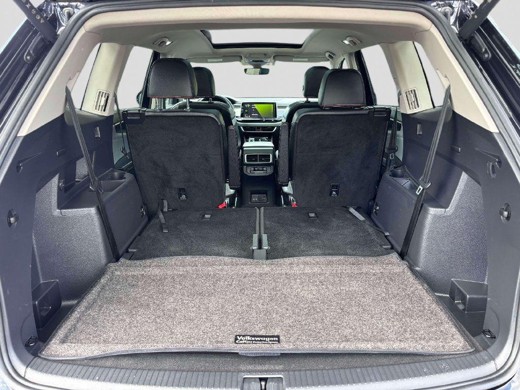 Used 2024 Volkswagen Atlas Peak Edition SE AWD/4WD image 19