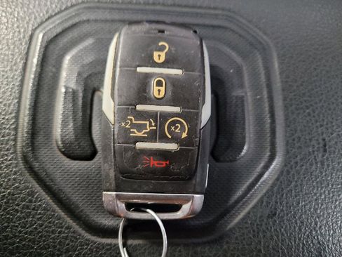 Used 2019 RAM 1500 Laramie image 32