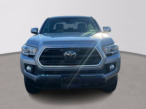 Used 2018 Toyota Tacoma 4x4 Double Cab image 2