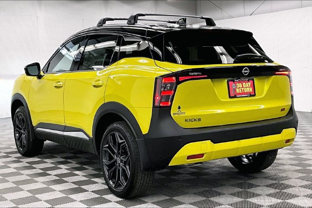 New 2026 Nissan Kicks SR w/ Cold Weather Package FWD image 4