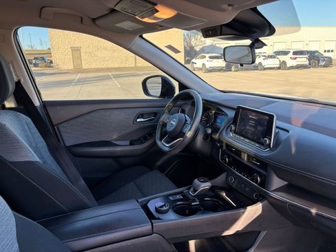 Used 2023 Nissan Rogue SV image 14