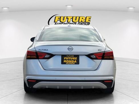 Used 2024 Nissan Altima 2.5 SV FWD image 8