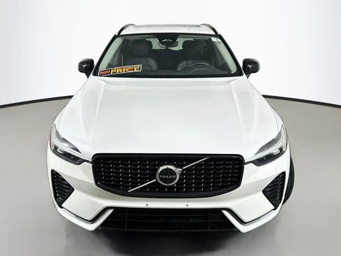 Used 2023 Volvo XC60 B5 Plus w/ Climate Package AWD/4WD image 2