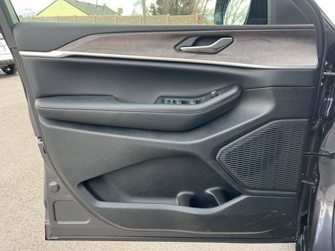 New 2026 Jeep Grand Cherokee L Laredo image 9