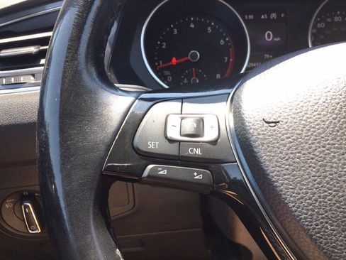 Used 2018 Volkswagen Tiguan SEL AWD/4WD image 26