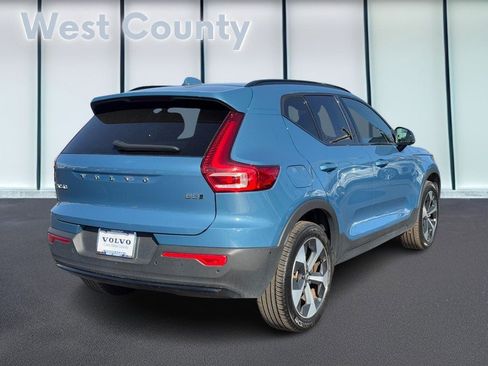 Certified 2025 Volvo XC40 B5 Plus image 4