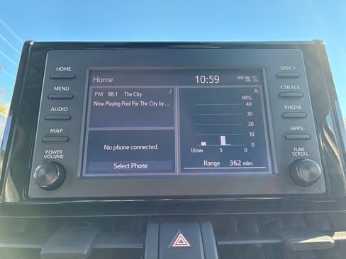 Used 2019 Toyota RAV4 LE image 20