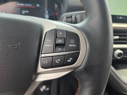 Used 2025 Ford Explorer Active w/ Active Comfort Package AWD/4WD image 28