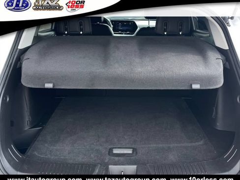 Used 2025 Chevrolet Trax LT FWD image 12