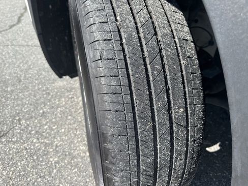 Used 2024 GMC Terrain SLE image 29