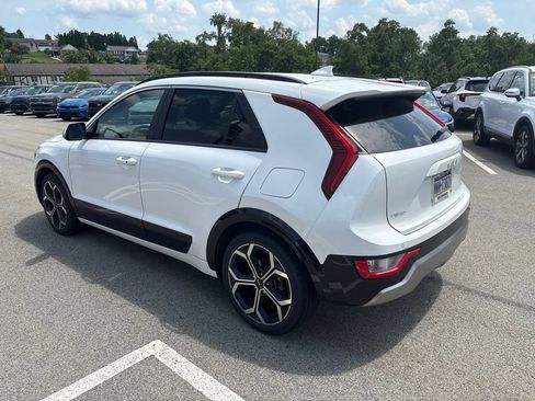 Certified 2023 Kia Niro EX Touring FWD image 5