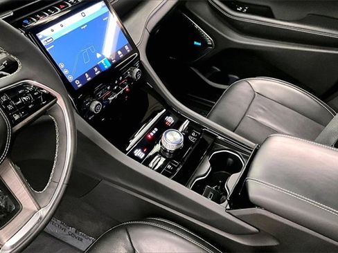 Used 2022 Jeep Grand Cherokee Overland image 13