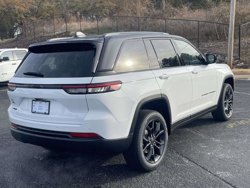 New 2025 Jeep Grand Cherokee Limited image 24