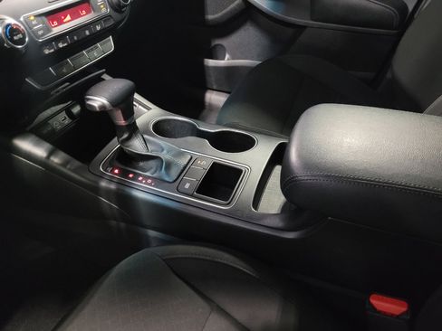 Used 2020 Kia Sorento S FWD image 26