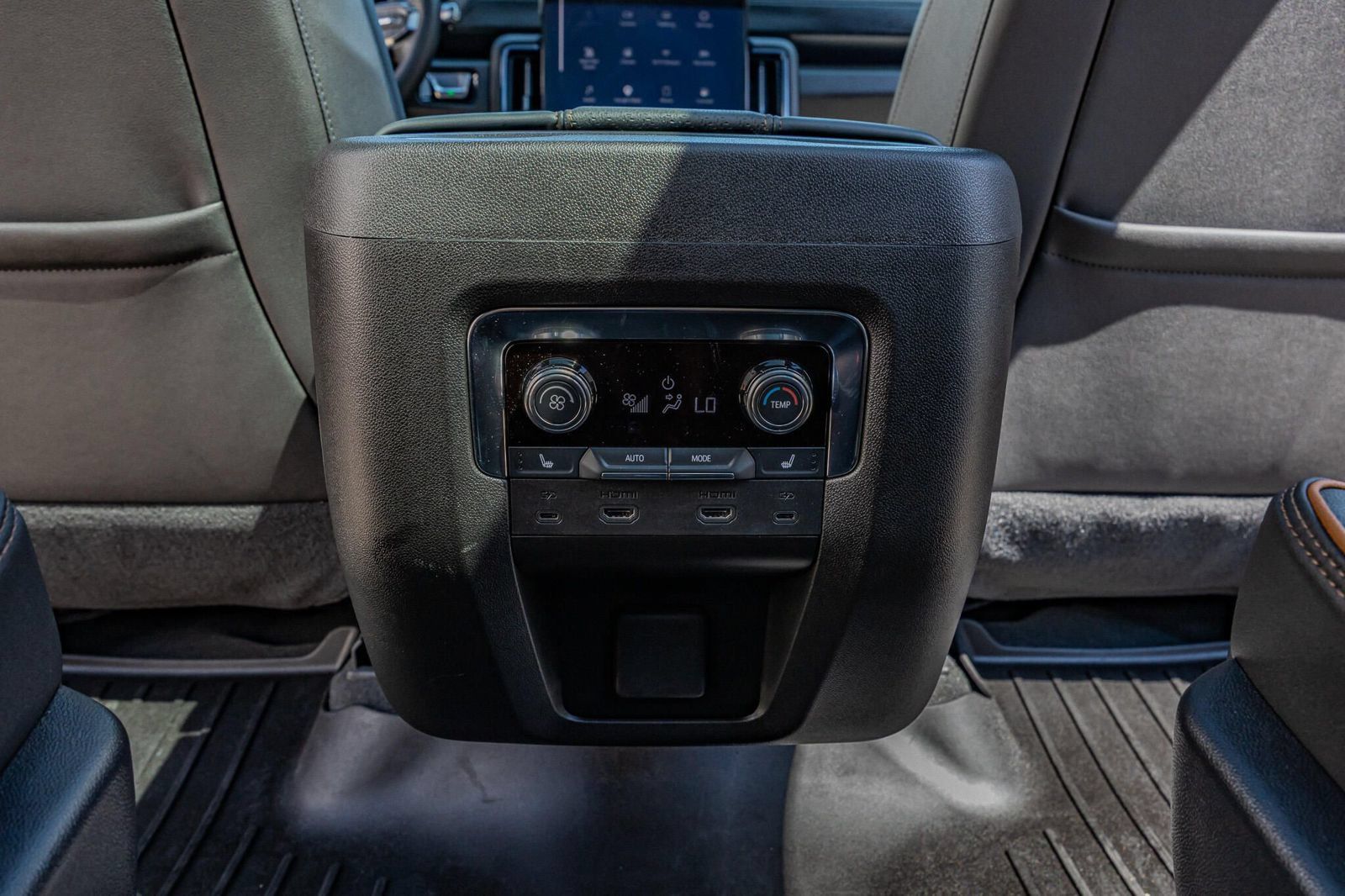 Used 2026 GMC Yukon AT4 w/ AT4 Premium Plus Package AWD/4WD image 29
