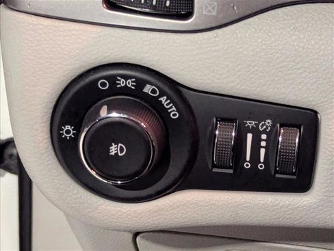 Used 2019 Jeep Cherokee Limited w/ Technology Group image 9