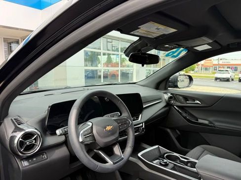 Used 2026 Chevrolet Equinox LT FWD image 7