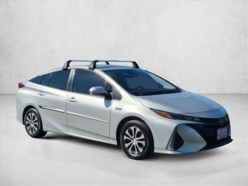 Used 2022 Toyota Prius Prime XLE FWD image 3