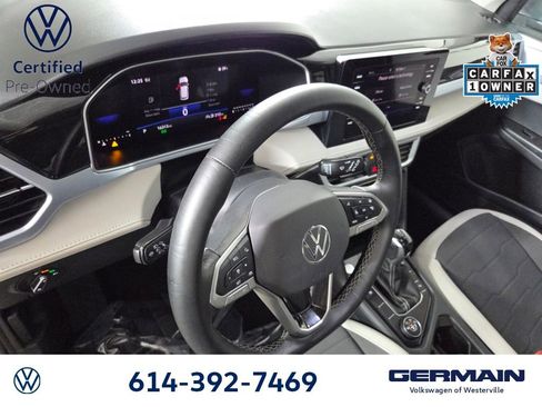 Certified 2025 Volkswagen Taos SE image 18