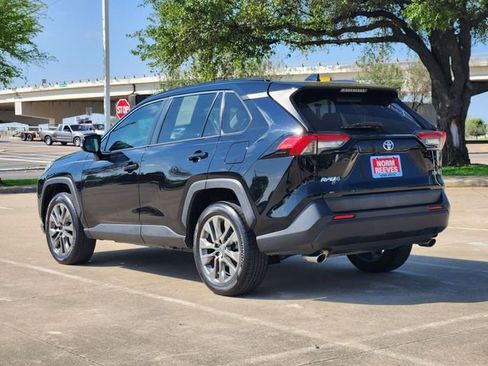 Used 2019 Toyota RAV4 XLE Premium FWD image 4