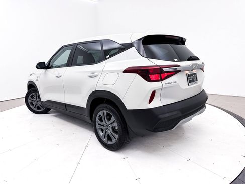 Used 2023 Kia Seltos LX image 2