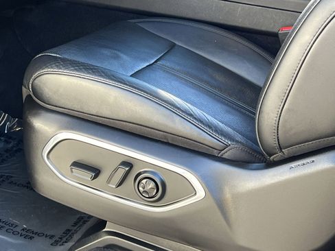 Used 2024 Jeep Wagoneer L Series II w/ Flexible Seating Group image 12