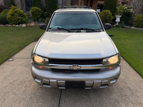 Used 2004 Chevrolet TrailBlazer LS w/ LS Preferred Equipment Group AWD/4WD image 3