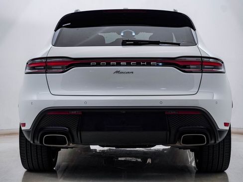 Certified 2025 Porsche Macan image 10