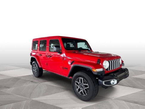 Used 2025 Jeep Wrangler Unlimited Sahara AWD/4WD image 2