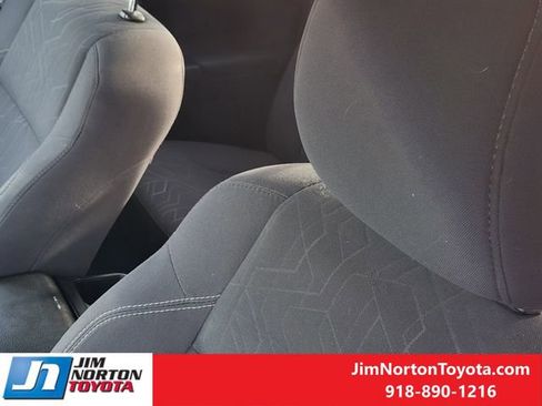 Used 2018 Toyota Tacoma TRD Off-Road image 17