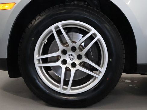 Used 2019 Porsche Macan AWD/4WD image 35
