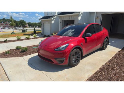 Used 2022 Tesla Model Y Long Range AWD/4WD image 1