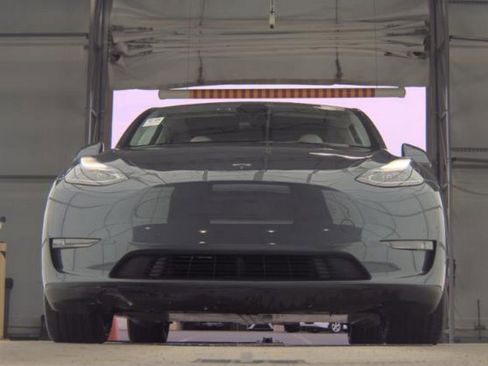 Used 2023 Tesla Model Y Long Range AWD/4WD image 3
