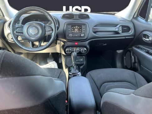 Used 2017 Jeep Renegade Altitude FWD image 10