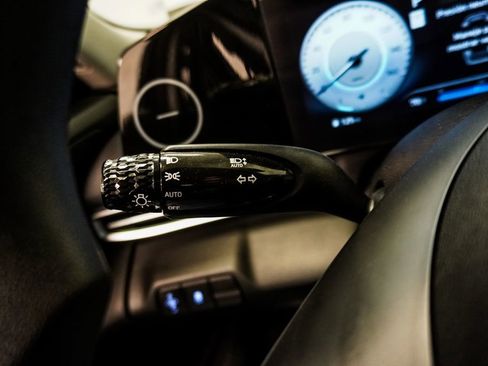 Used 2024 Hyundai Elantra SEL image 17