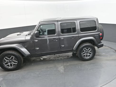 Used 2025 Jeep Wrangler Unlimited Sahara AWD/4WD image 35