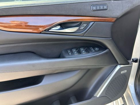 Used 2019 Cadillac Escalade Premium Luxury AWD/4WD image 11