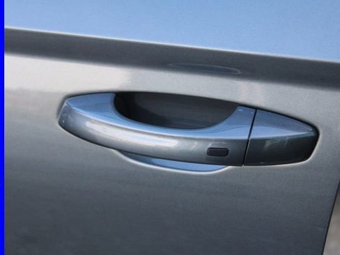 Used 2024 Volkswagen Taos SE image 14